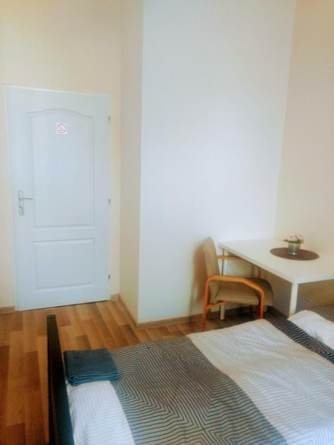 Hostel Irmas Prag Exterior foto